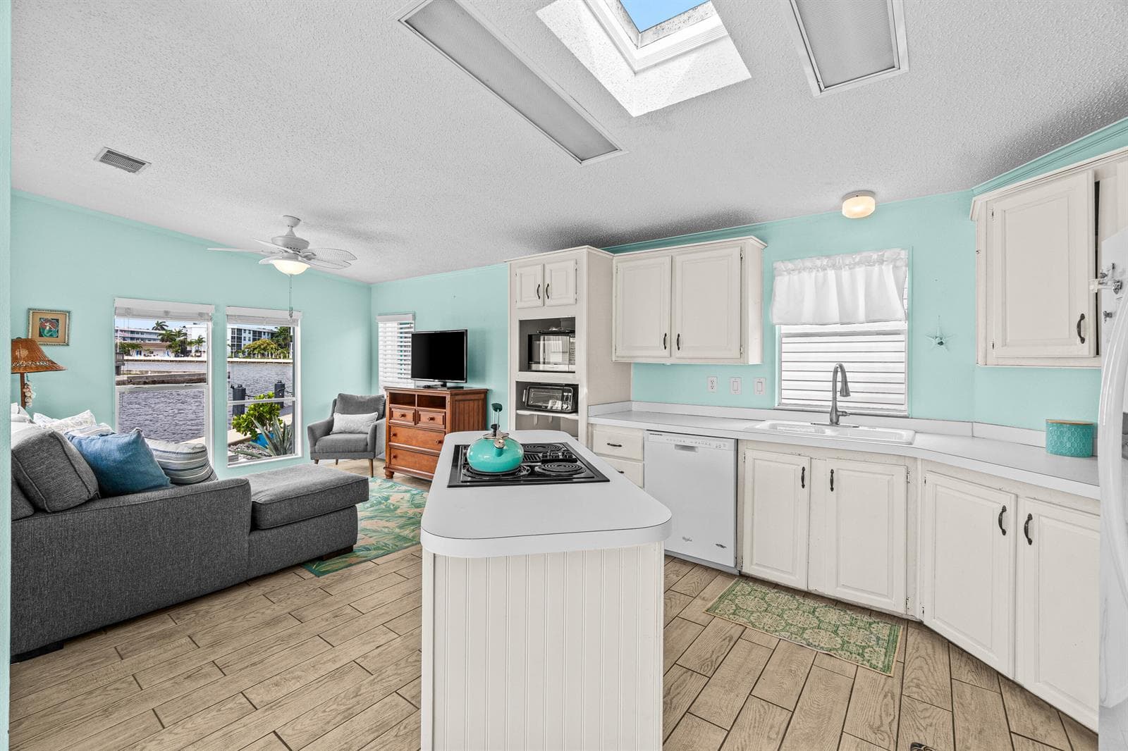 207 Mallard Drive U photo 4