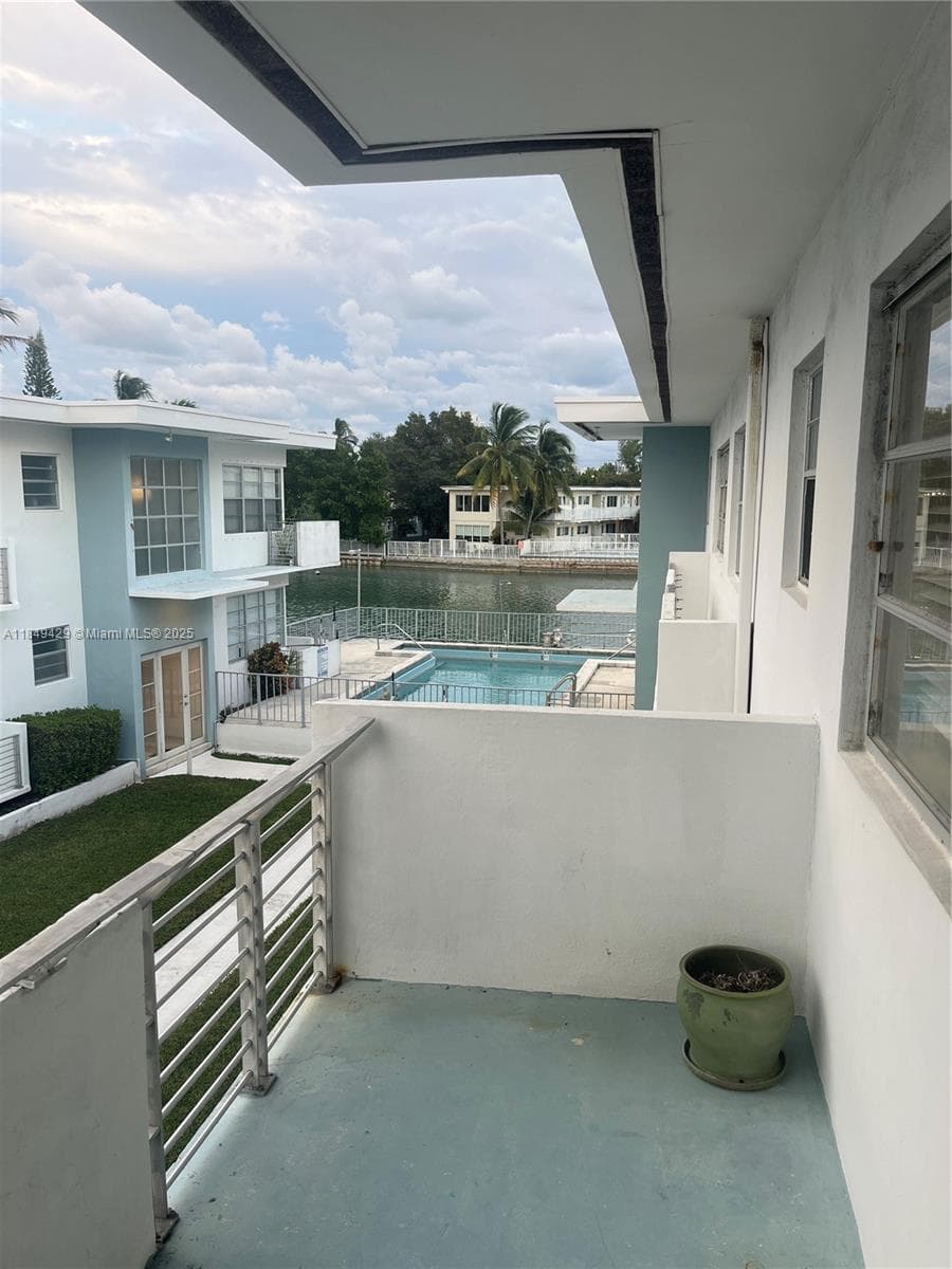 250 Shore Dr 5 photo 11