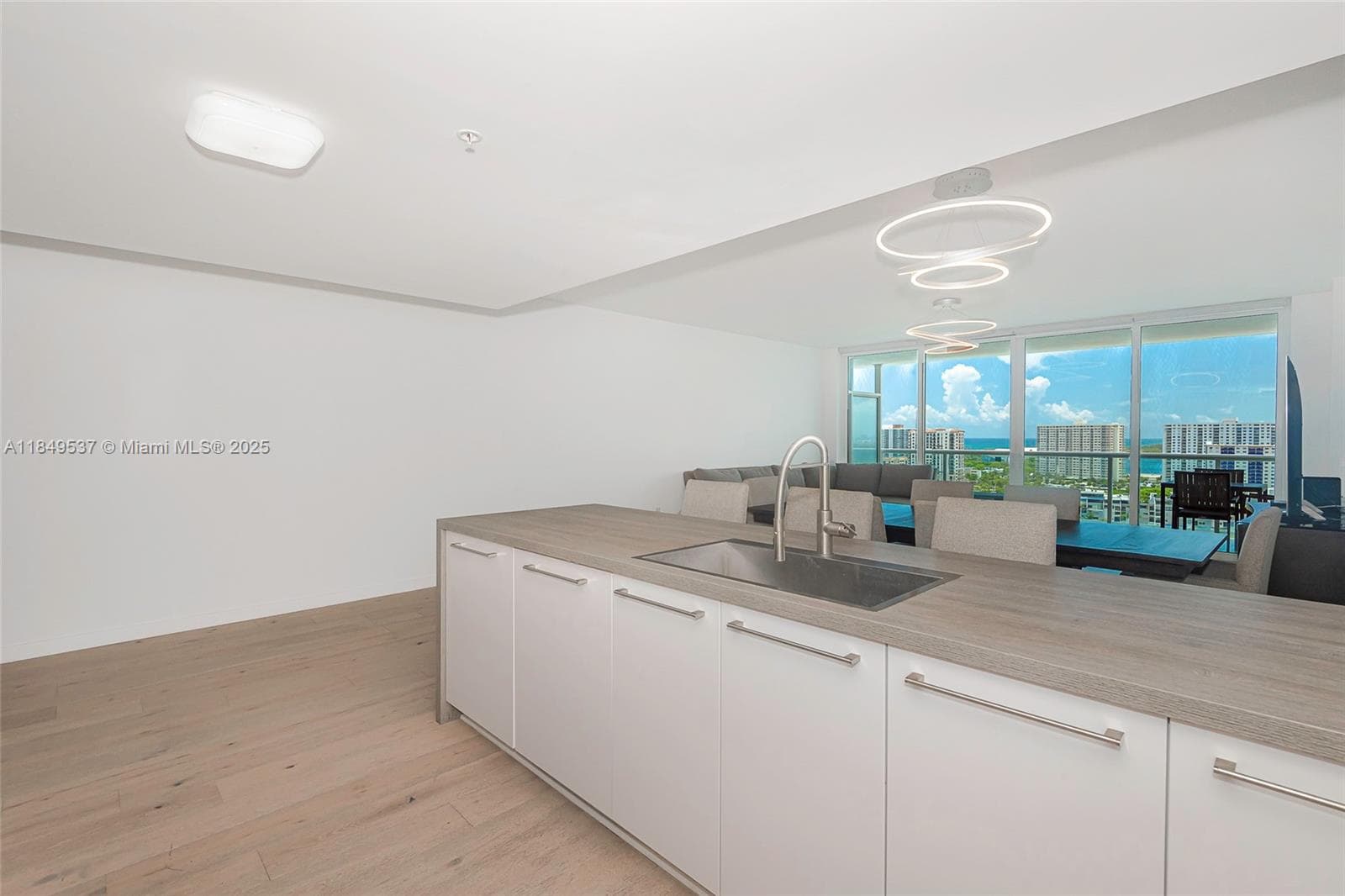 400 Sunny Isles Blvd 1819 ONE LEVEL photo 17