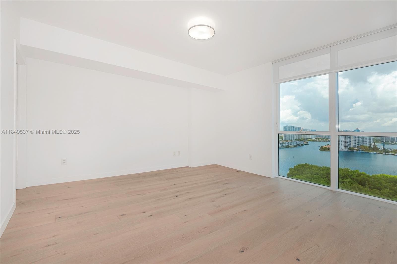 400 Sunny Isles Blvd 1819 ONE LEVEL photo 22
