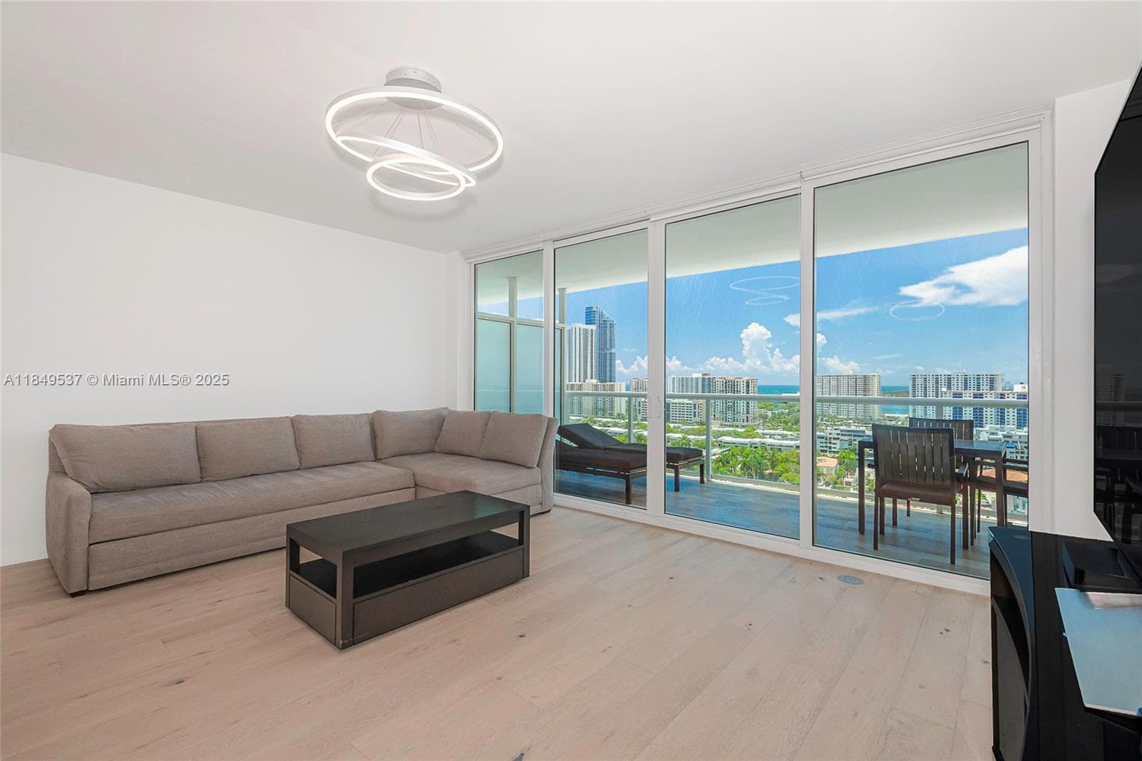 400 Sunny Isles Blvd 1819 ONE LEVEL photo 10