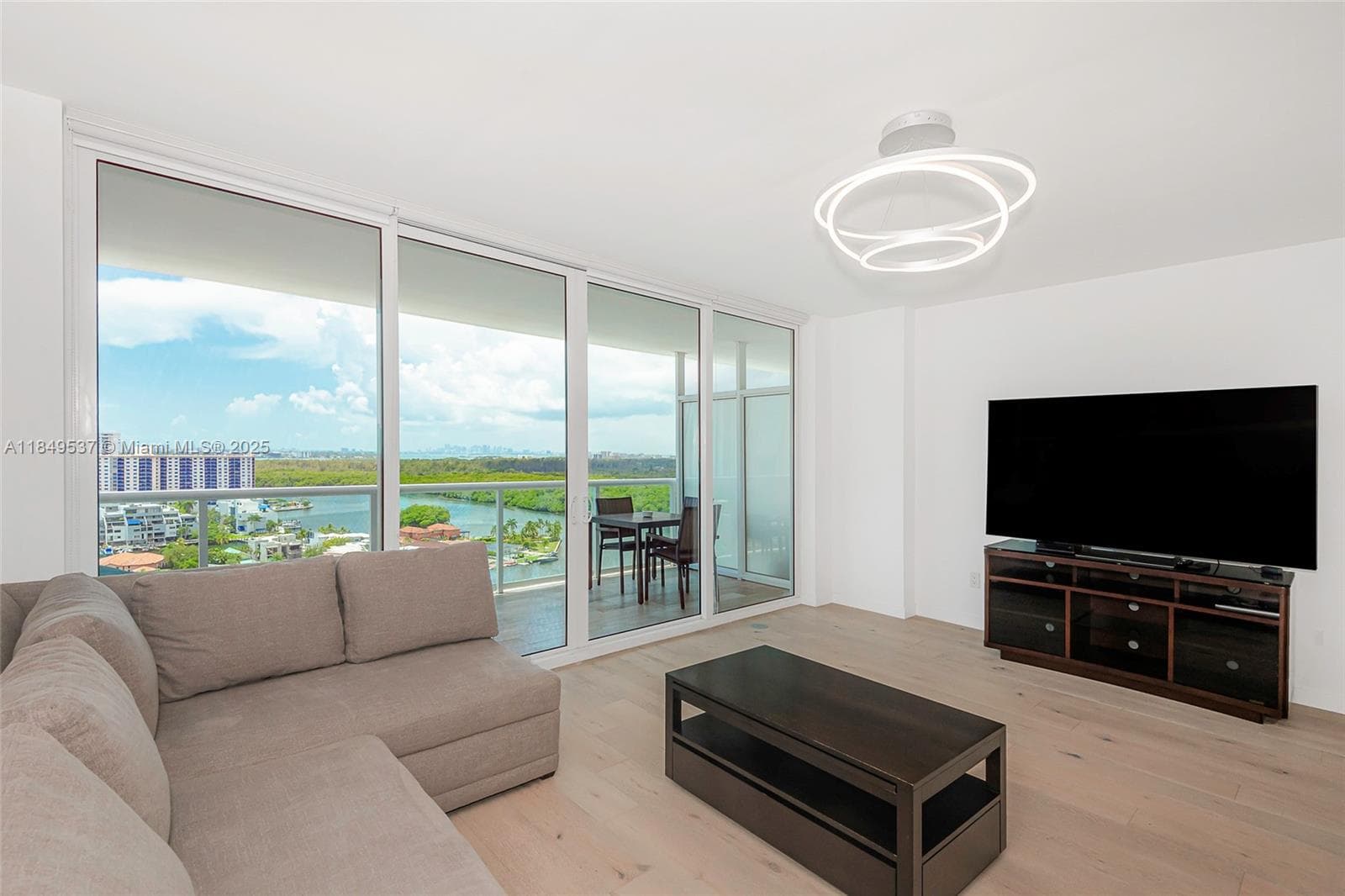 400 Sunny Isles Blvd 1819 ONE LEVEL photo 11