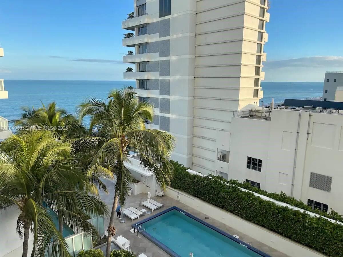 4391 Collins Ave 918 photo 8