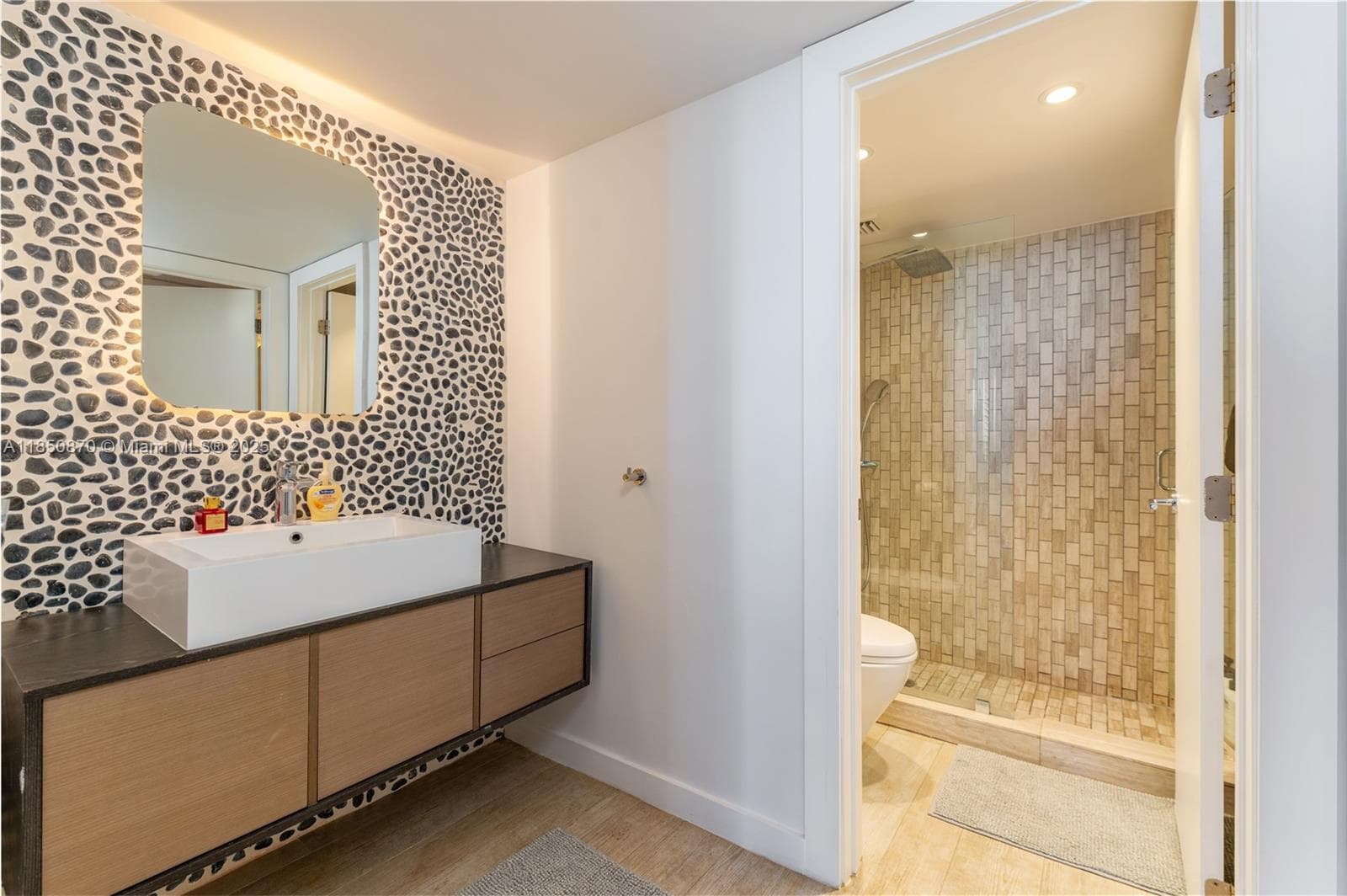 2301 Collins Ave 716 photo 13