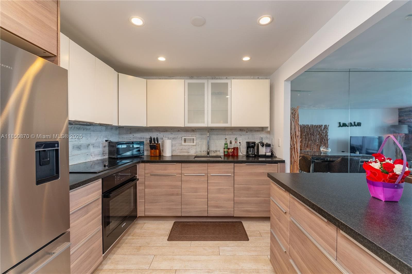 2301 Collins Ave 716 photo 5