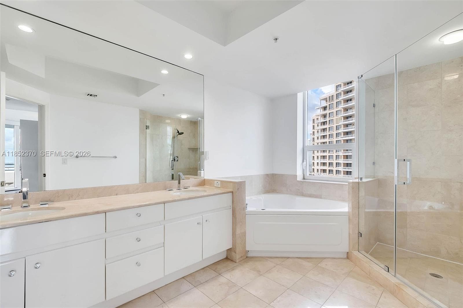848 Brickell Key Dr 1906 photo 18