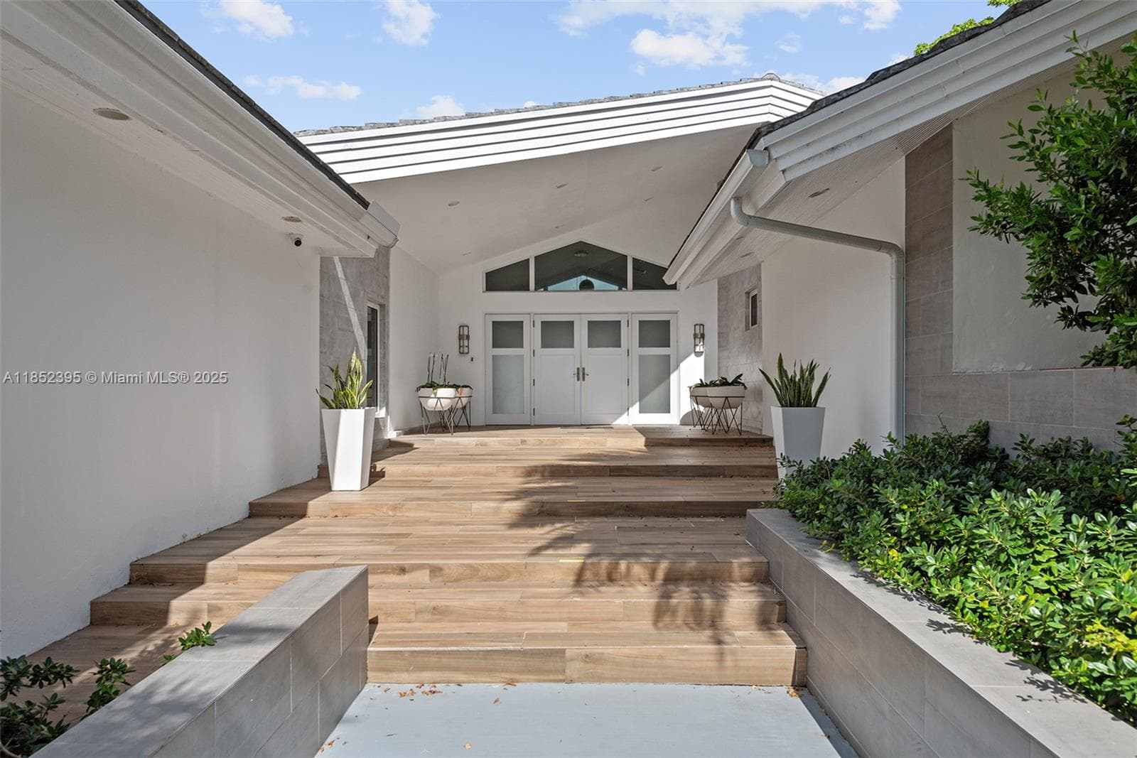 194 Golden Beach Dr photo 3