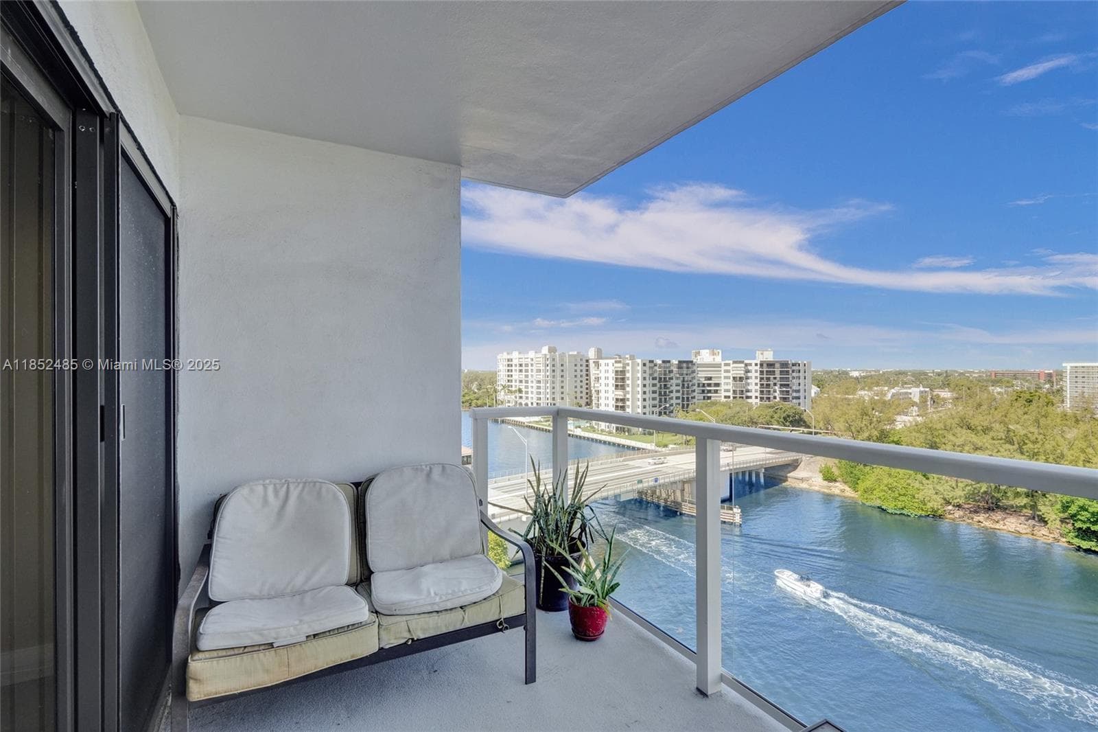1401 N Riverside Dr 1005 photo 12