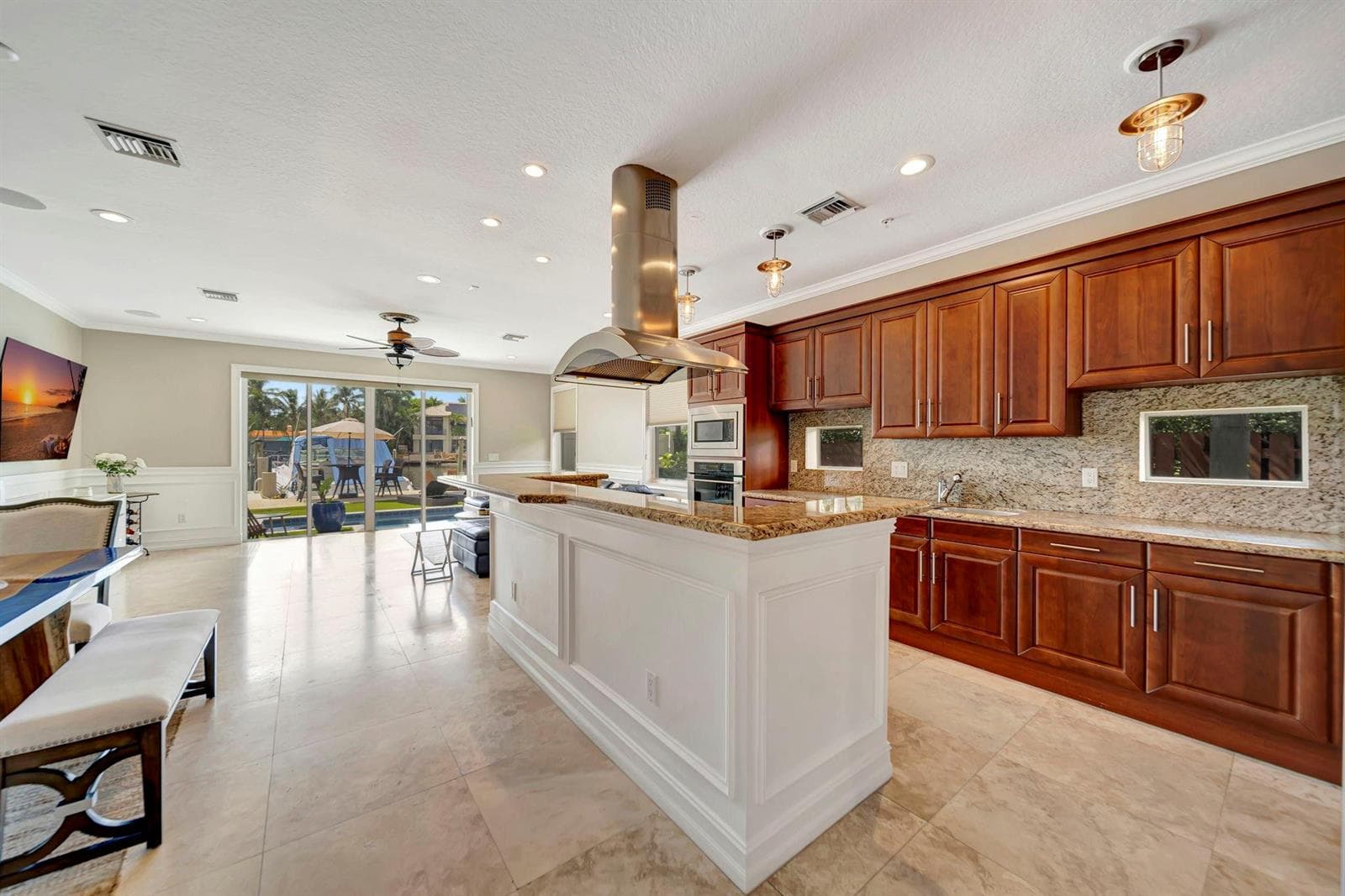 1368 Bayview Drive photo 13