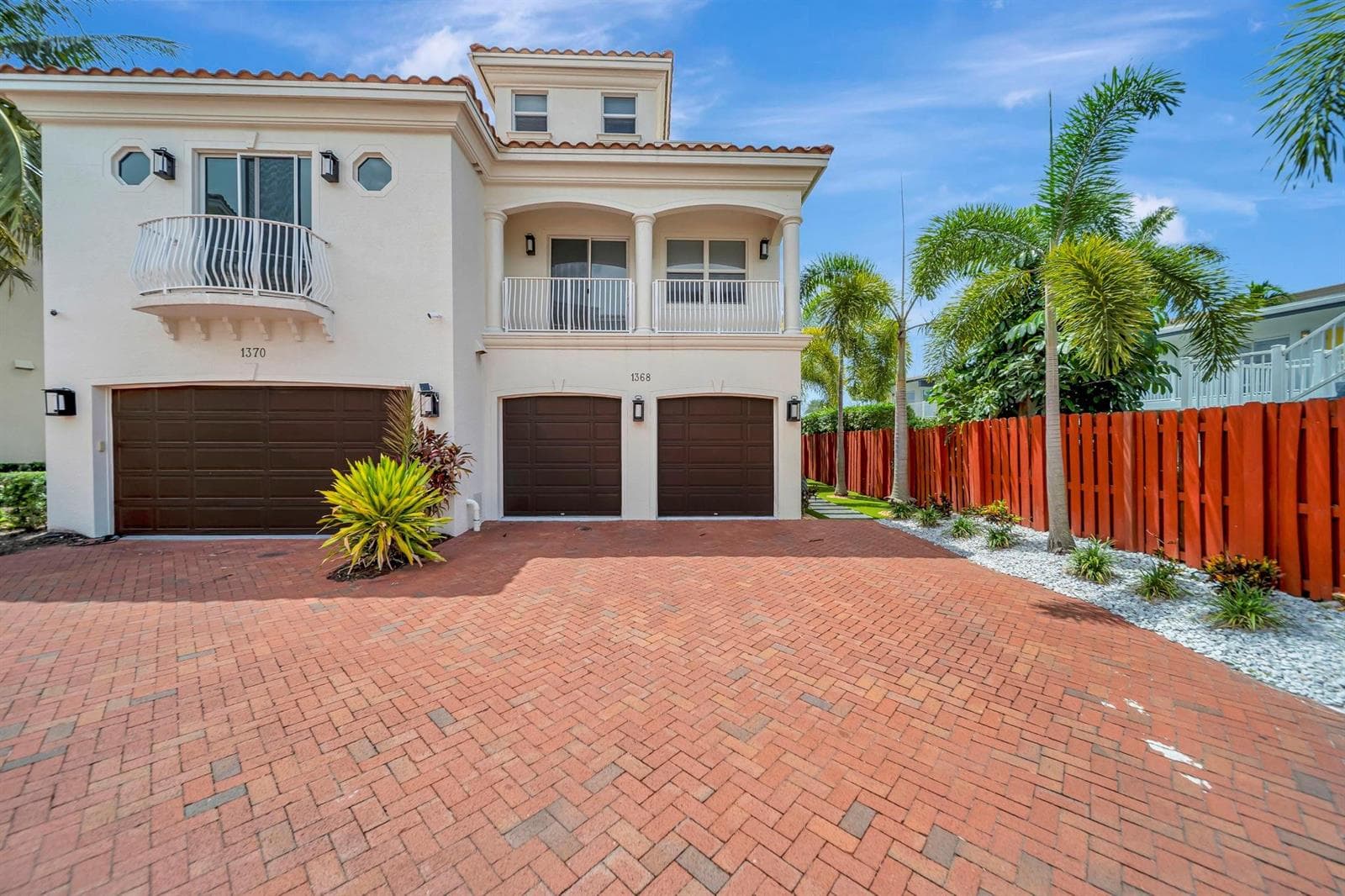 1368 Bayview Drive photo 4