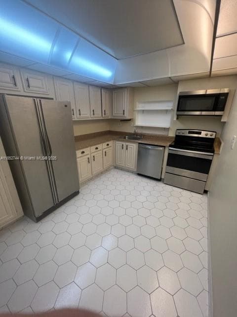 1000 Parkview Dr 523 photo 17