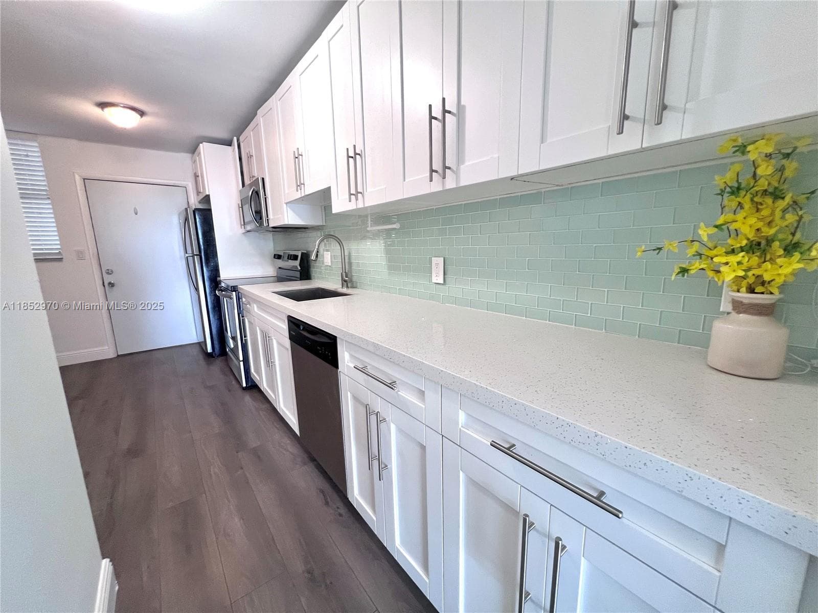 3660 NE 166th St 409 photo 2