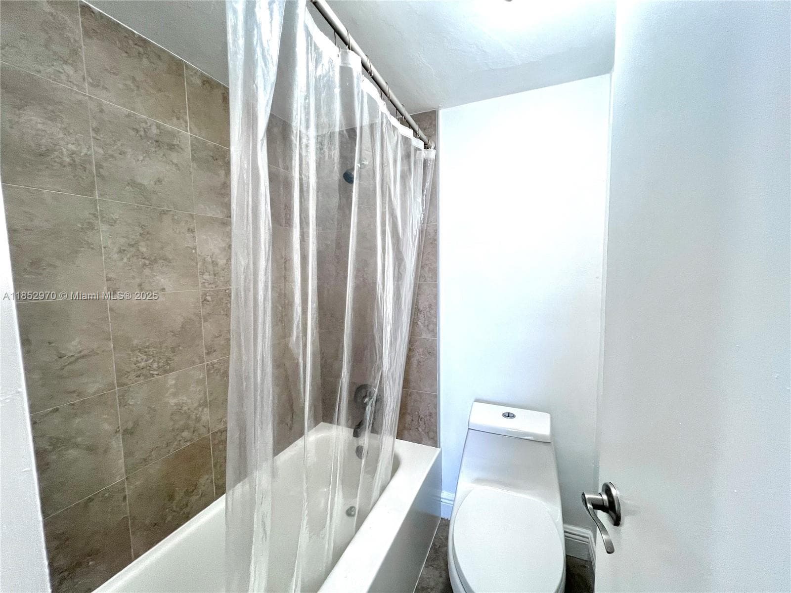 3660 NE 166th St 409 photo 15