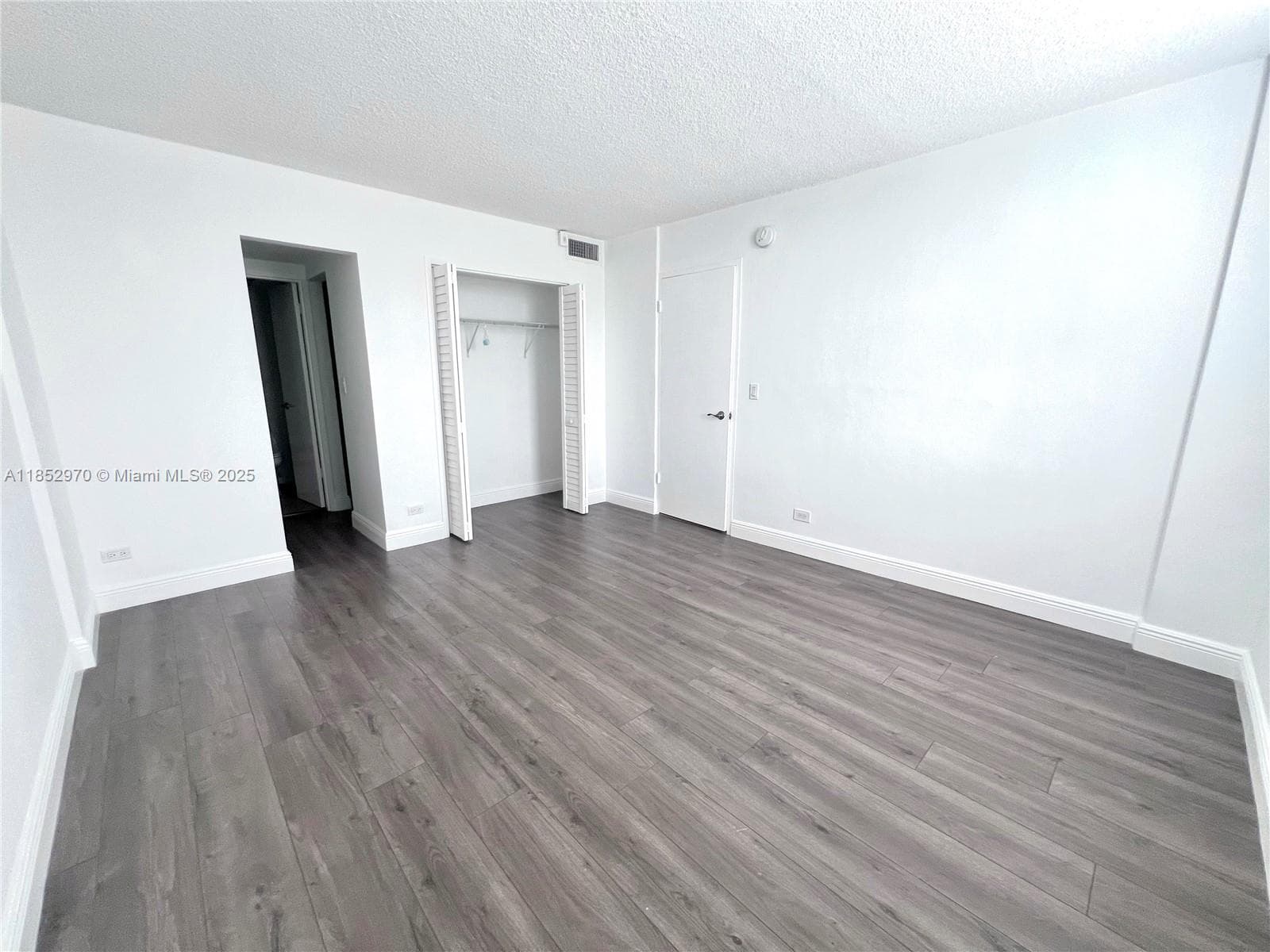3660 NE 166th St 409 photo 11