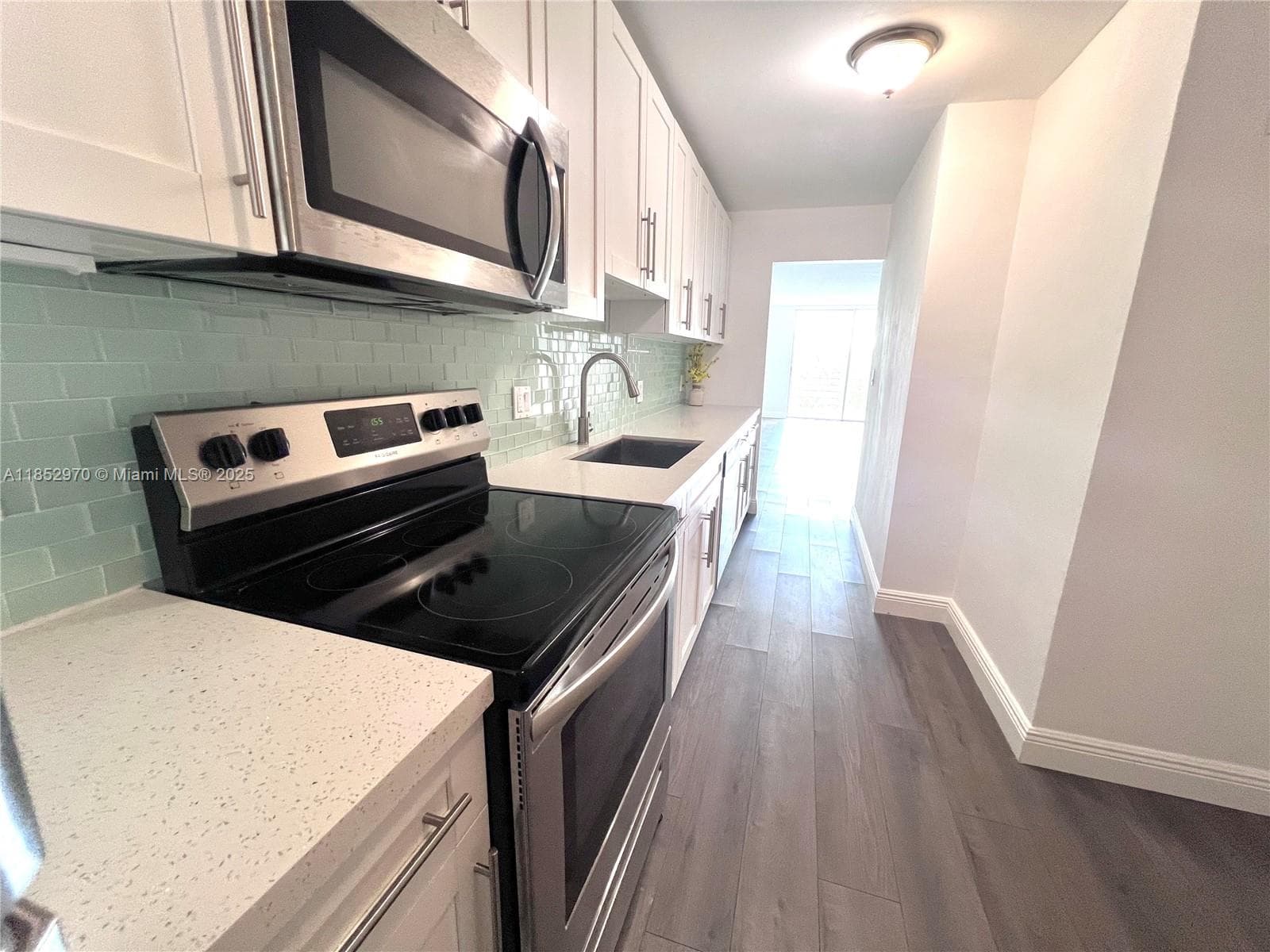 3660 NE 166th St 409 photo 4