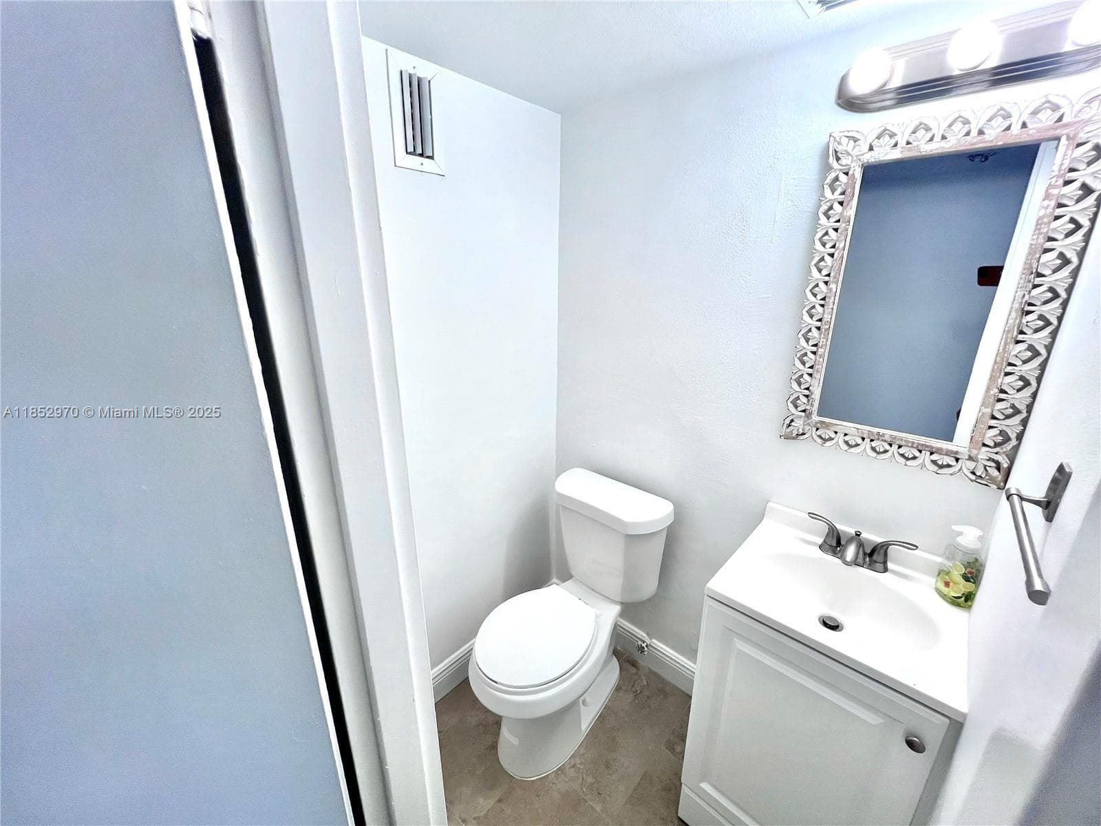 3660 NE 166th St 409 photo 8