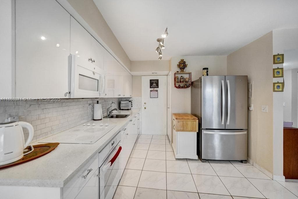 200 Diplomat Pkwy 423 photo 12
