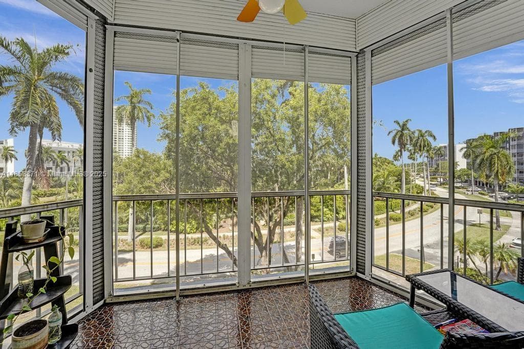 200 Diplomat Pkwy 423 photo 9