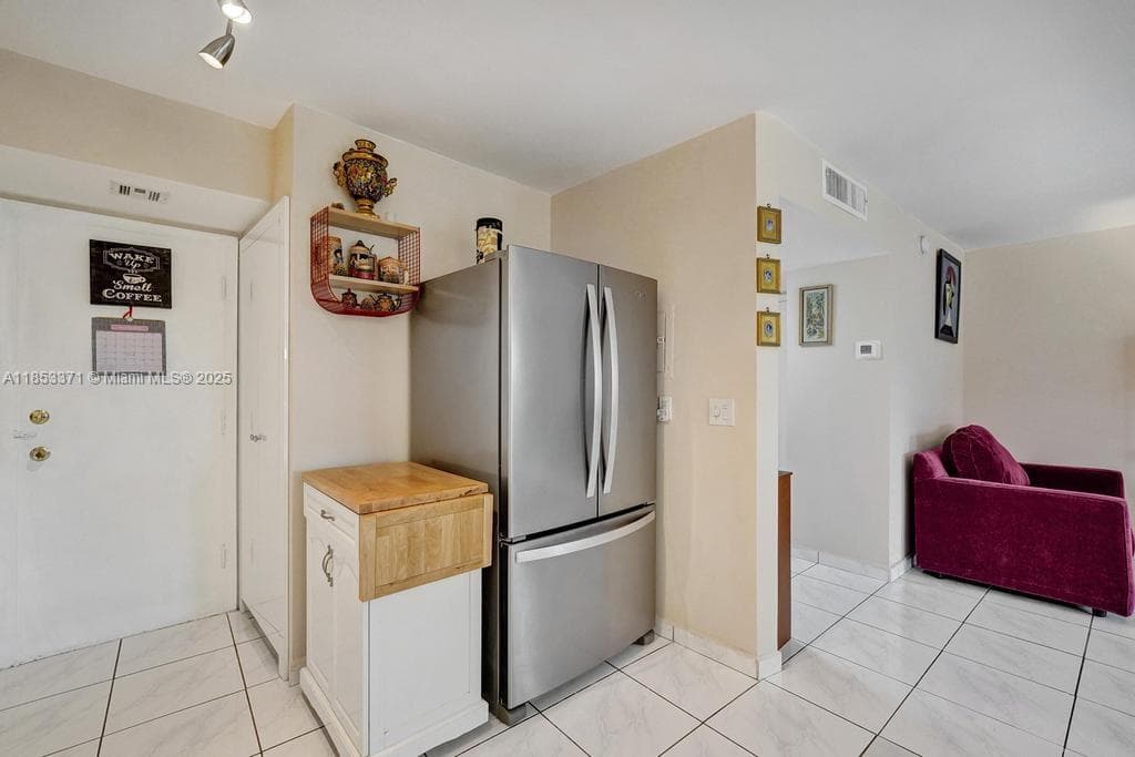 200 Diplomat Pkwy 423 photo 14