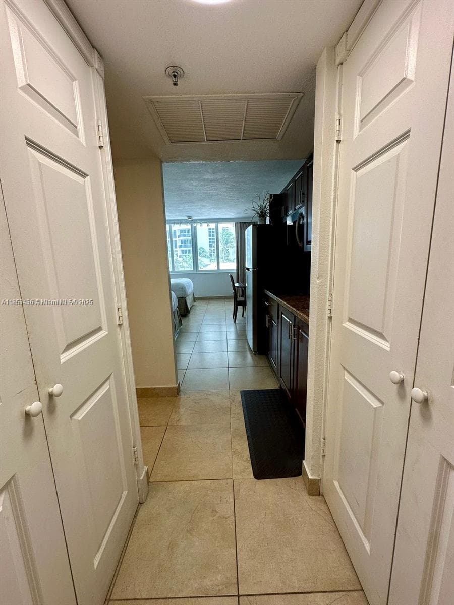 19201 Collins Ave 108 photo 2