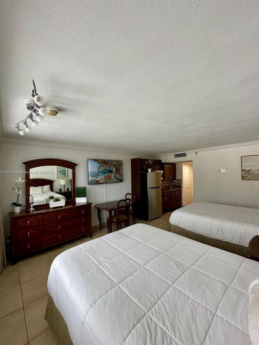 19201 Collins Ave 108 photo 17