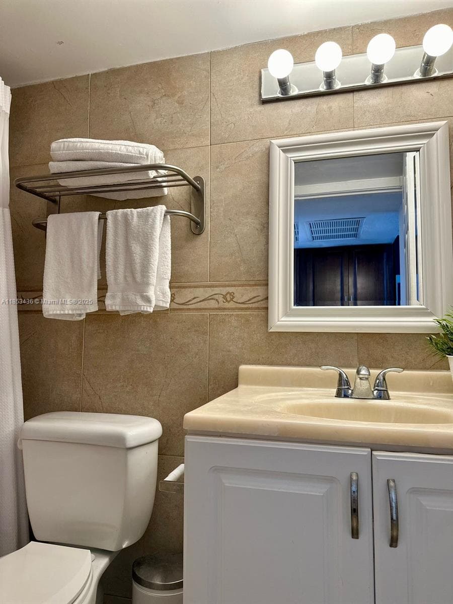 19201 Collins Ave 108 photo 7