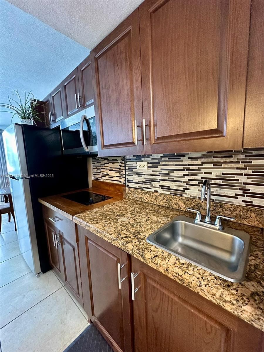 19201 Collins Ave 108 photo 3