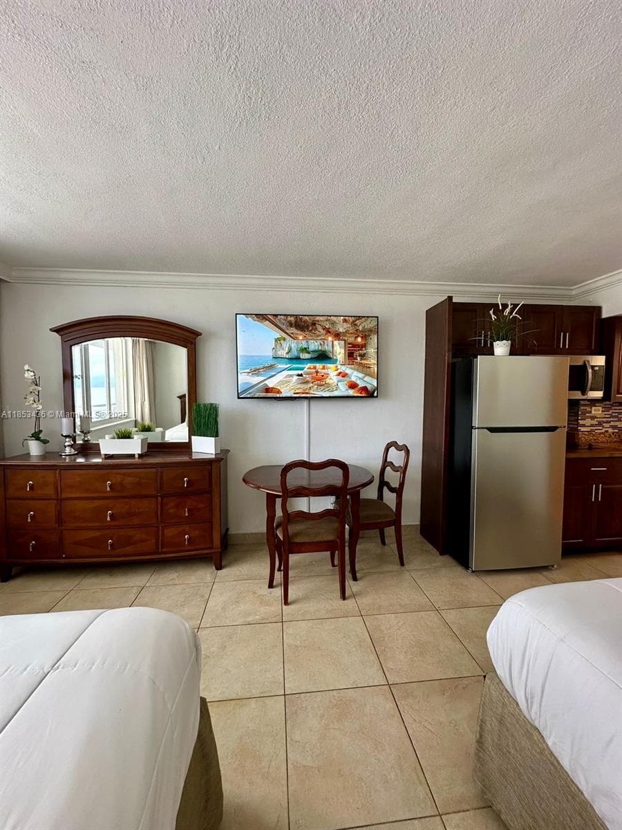 19201 Collins Ave 108 photo 11