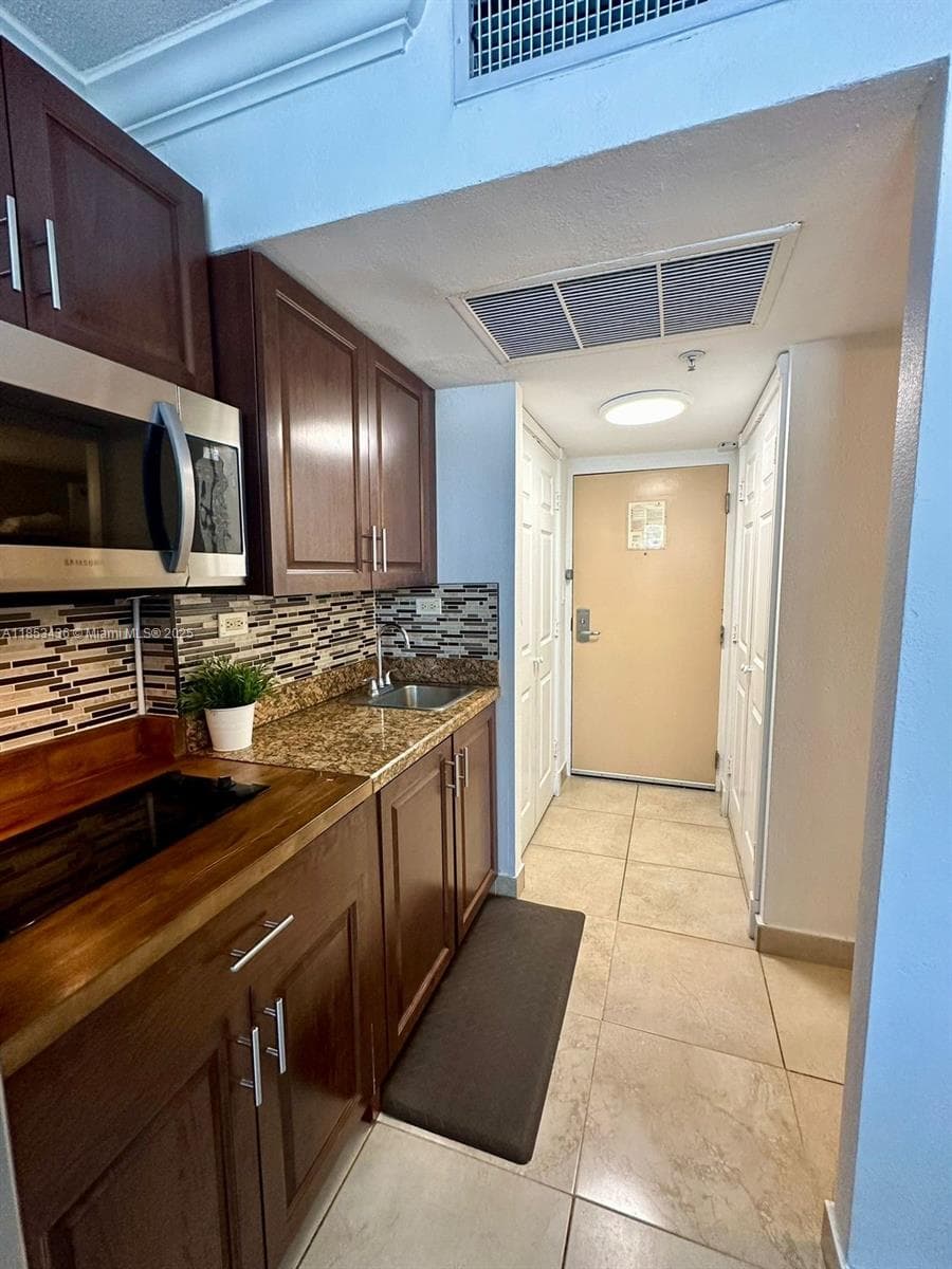 19201 Collins Ave 108 photo 4