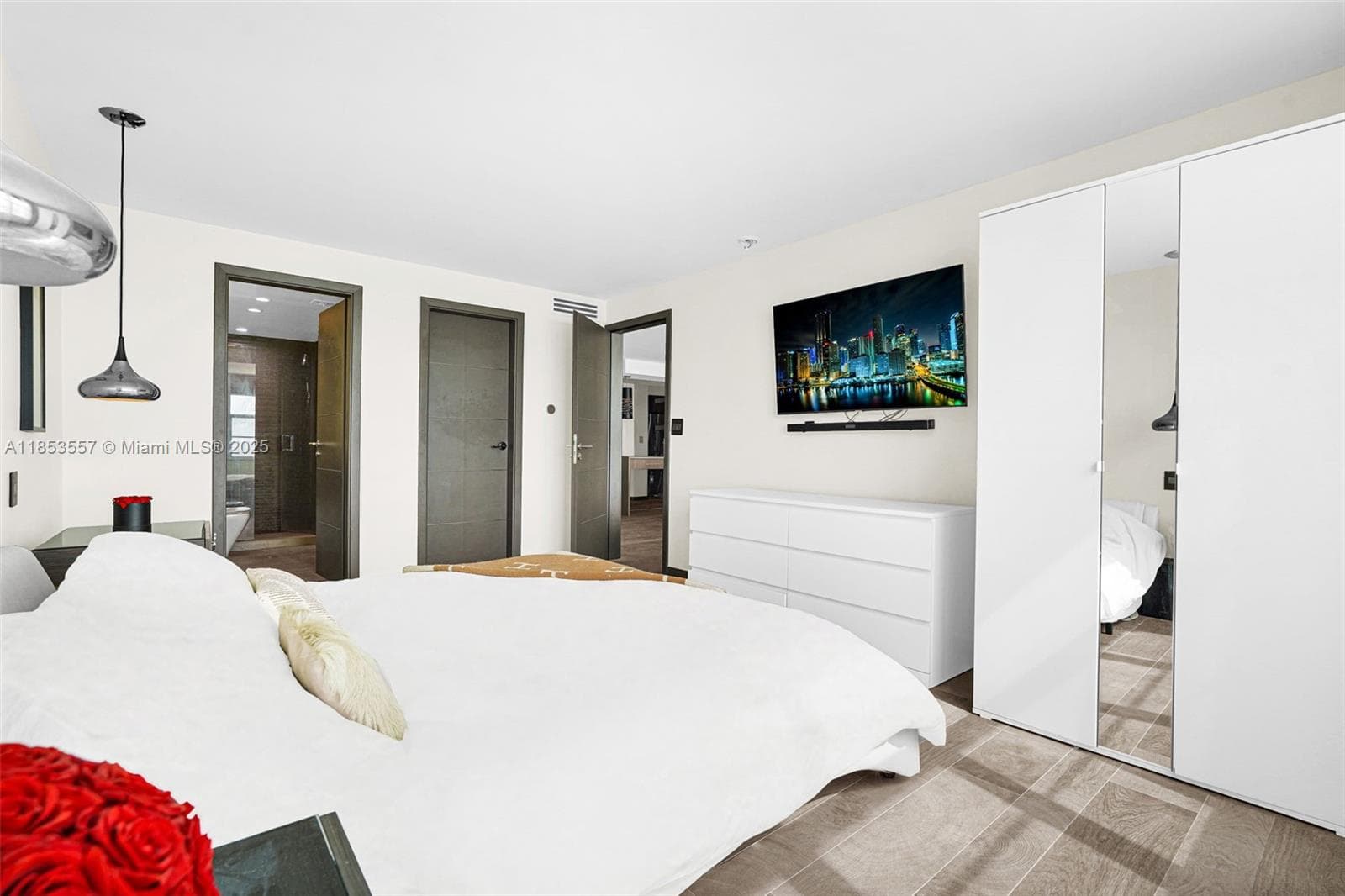 5151 Collins Ave 1519 photo 19