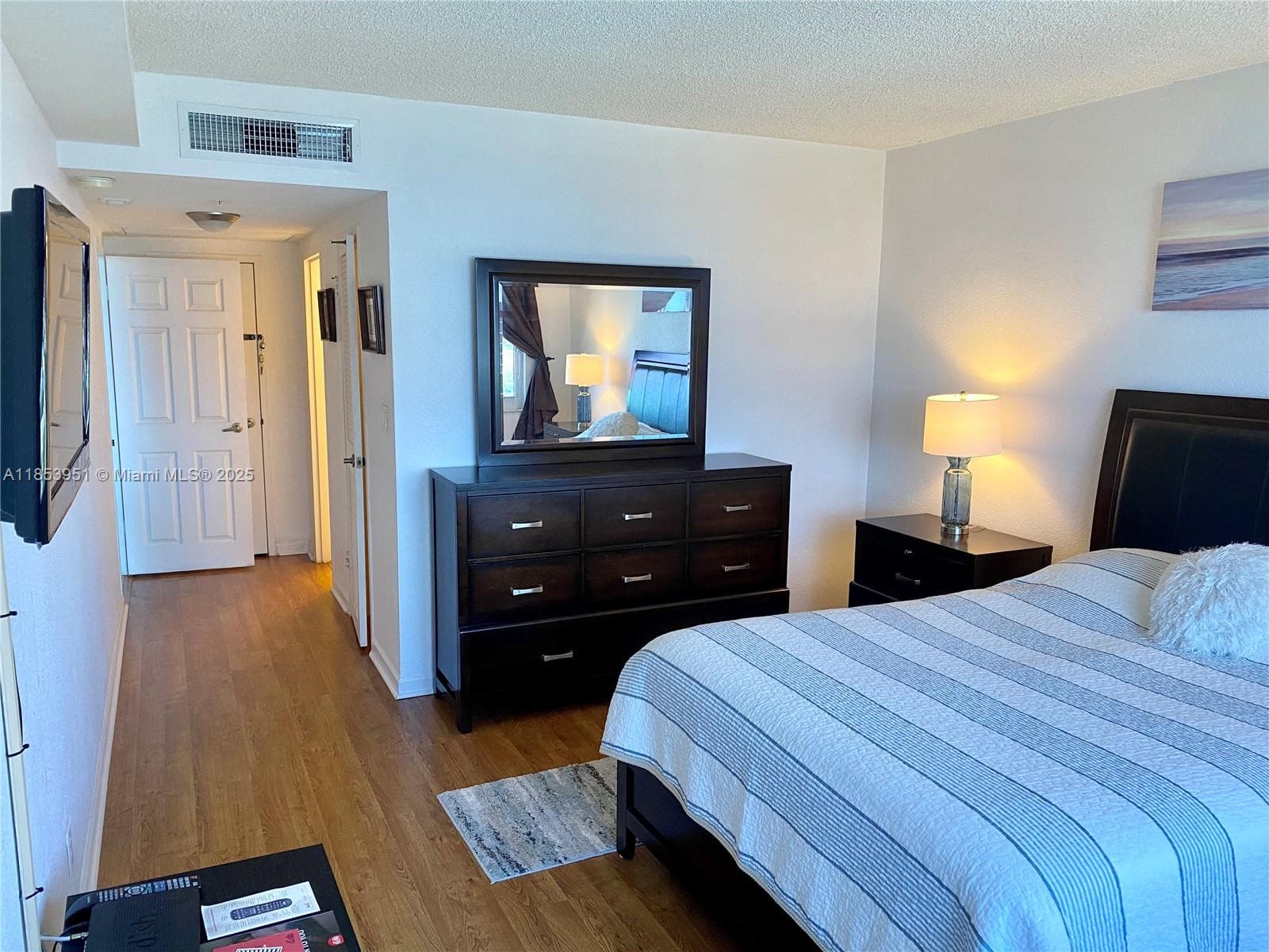 2501 Ocean Dr 828 photo 9