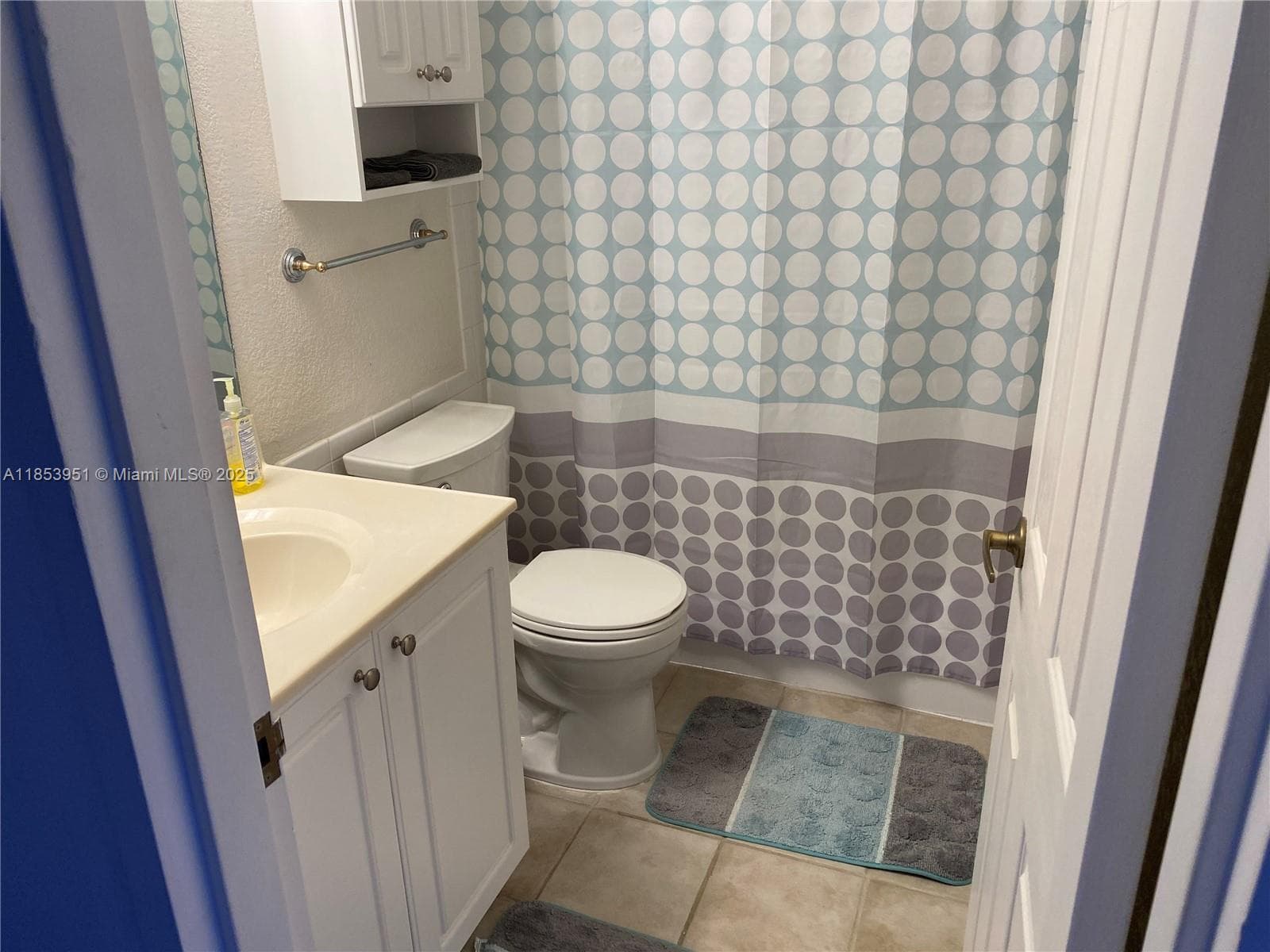 2501 Ocean Dr 828 photo 4