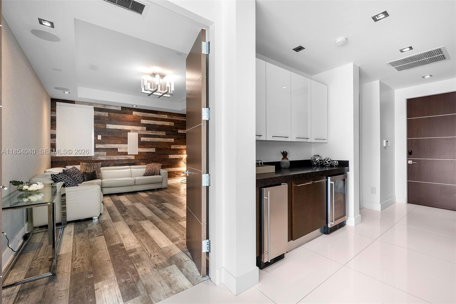 300 Royal Plaza Dr photo 19