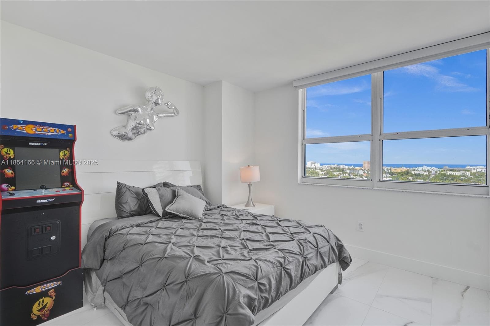 650 West Ave 1408 photo 14
