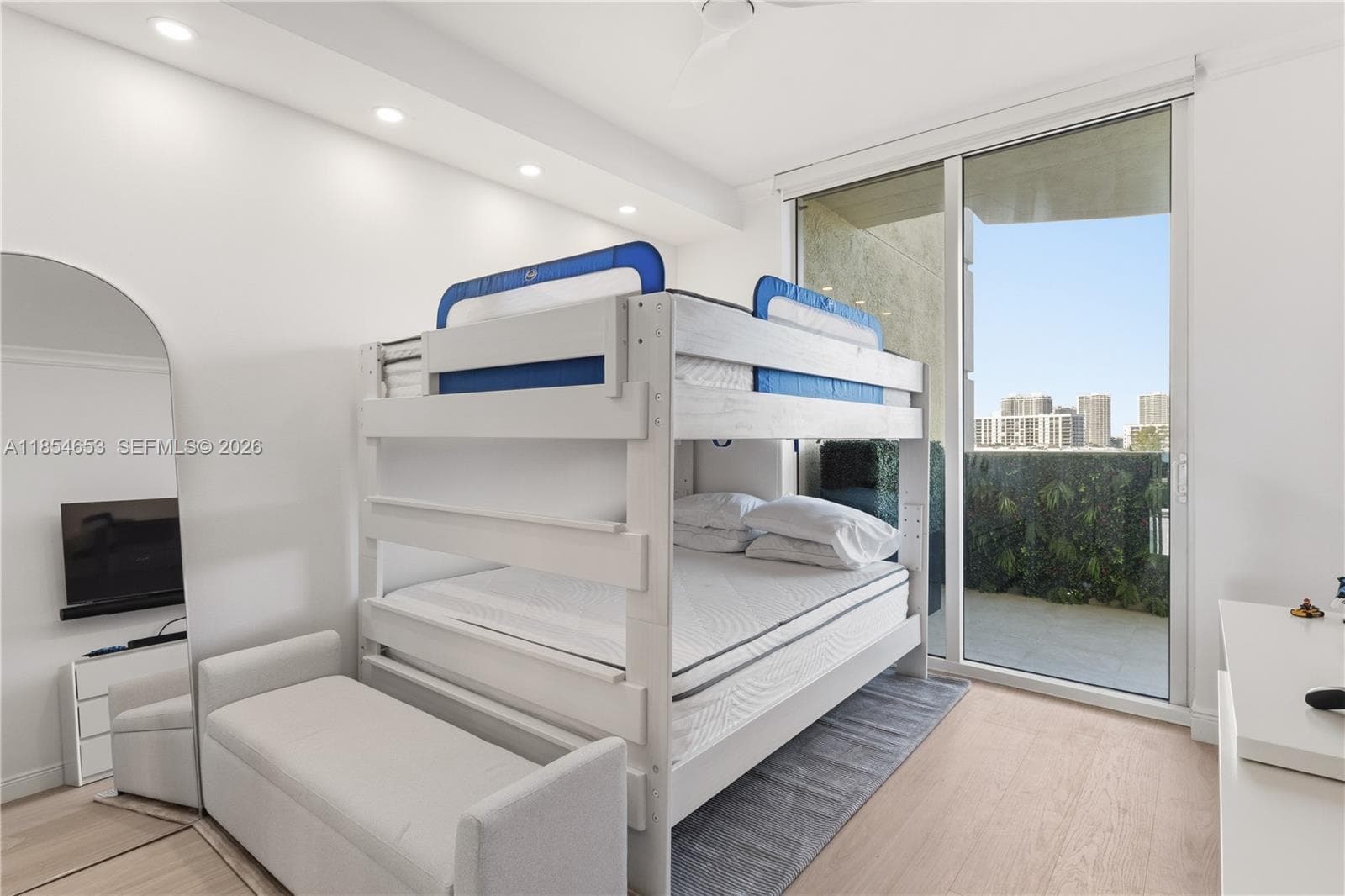 17875 Collins Ave 705 photo 12