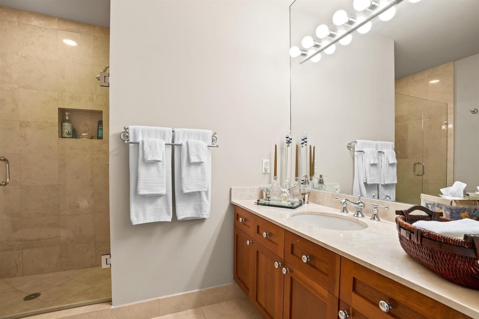 111 SE 8th Avenue 1501 photo 17
