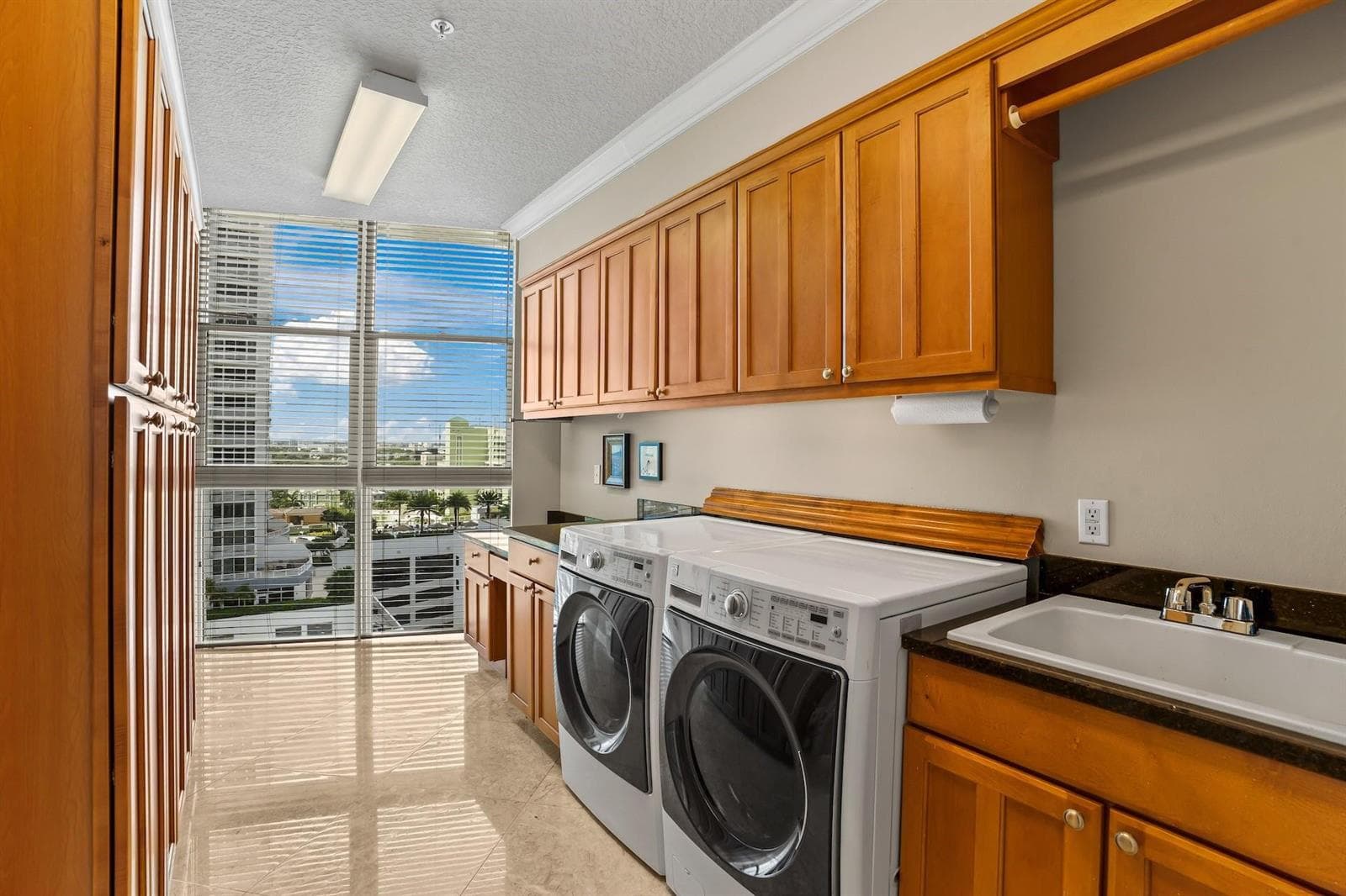111 SE 8th Avenue 1501 photo 22