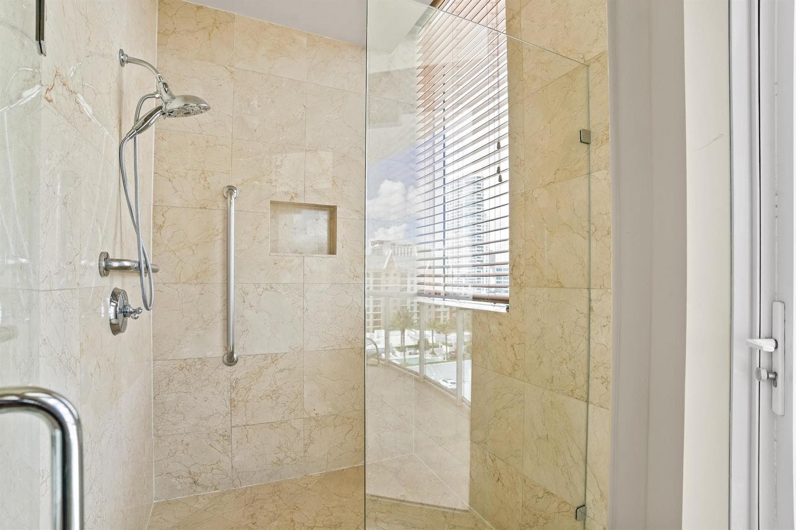 111 SE 8th Avenue 1501 photo 10