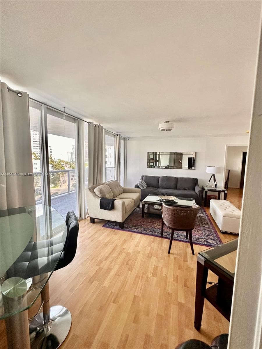 6301 Collins Ave 806 photo 2