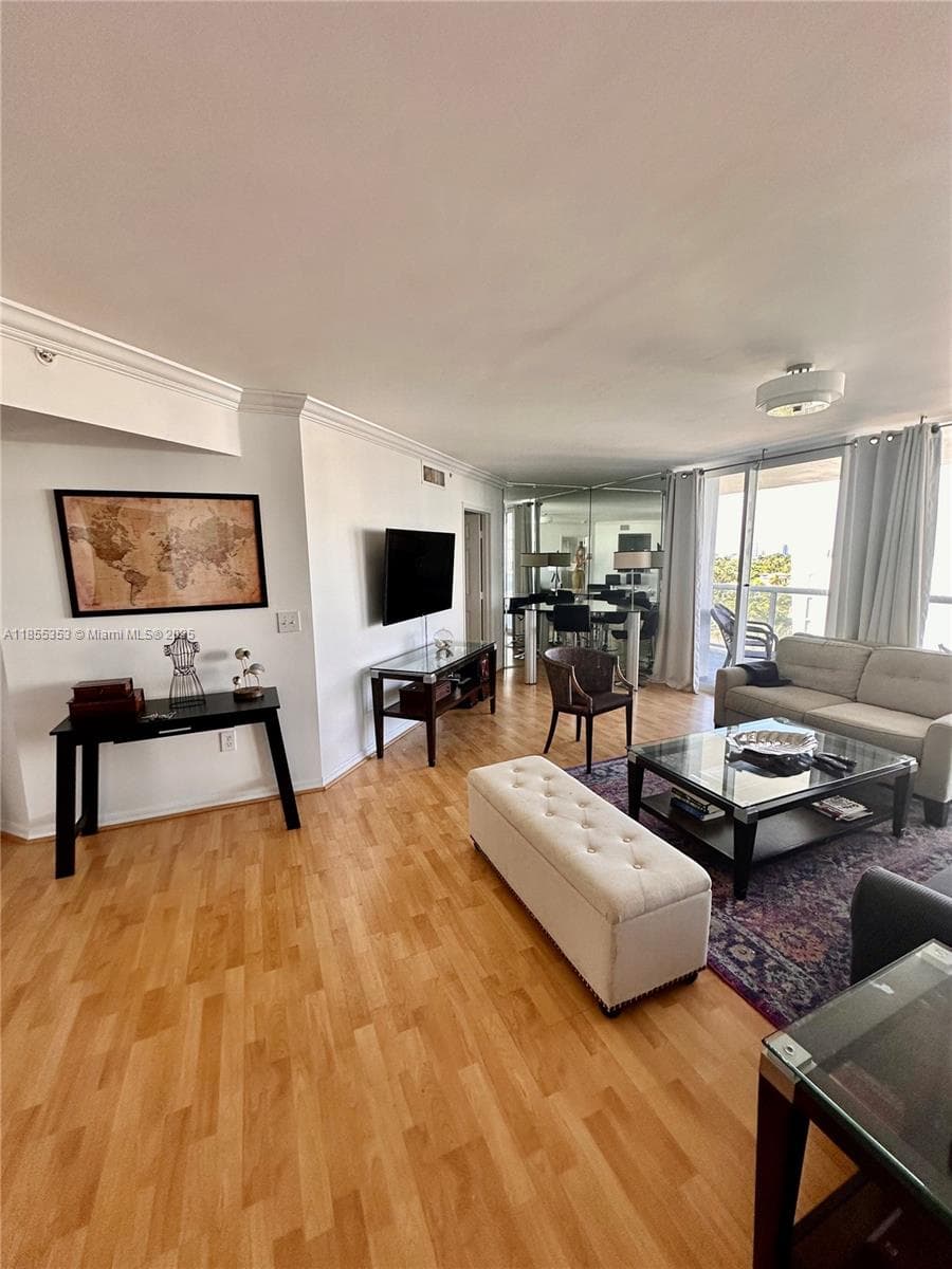 6301 Collins Ave 806 photo 1