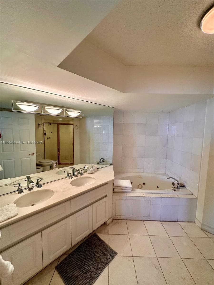 6301 Collins Ave 806 photo 9