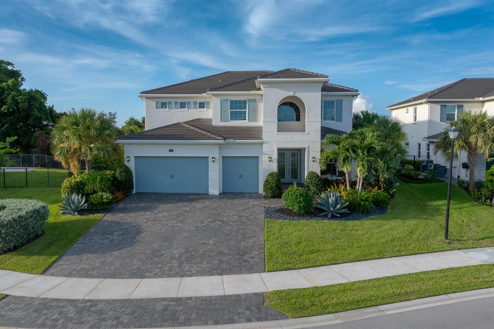 1280 NE Langford Lane photo 4