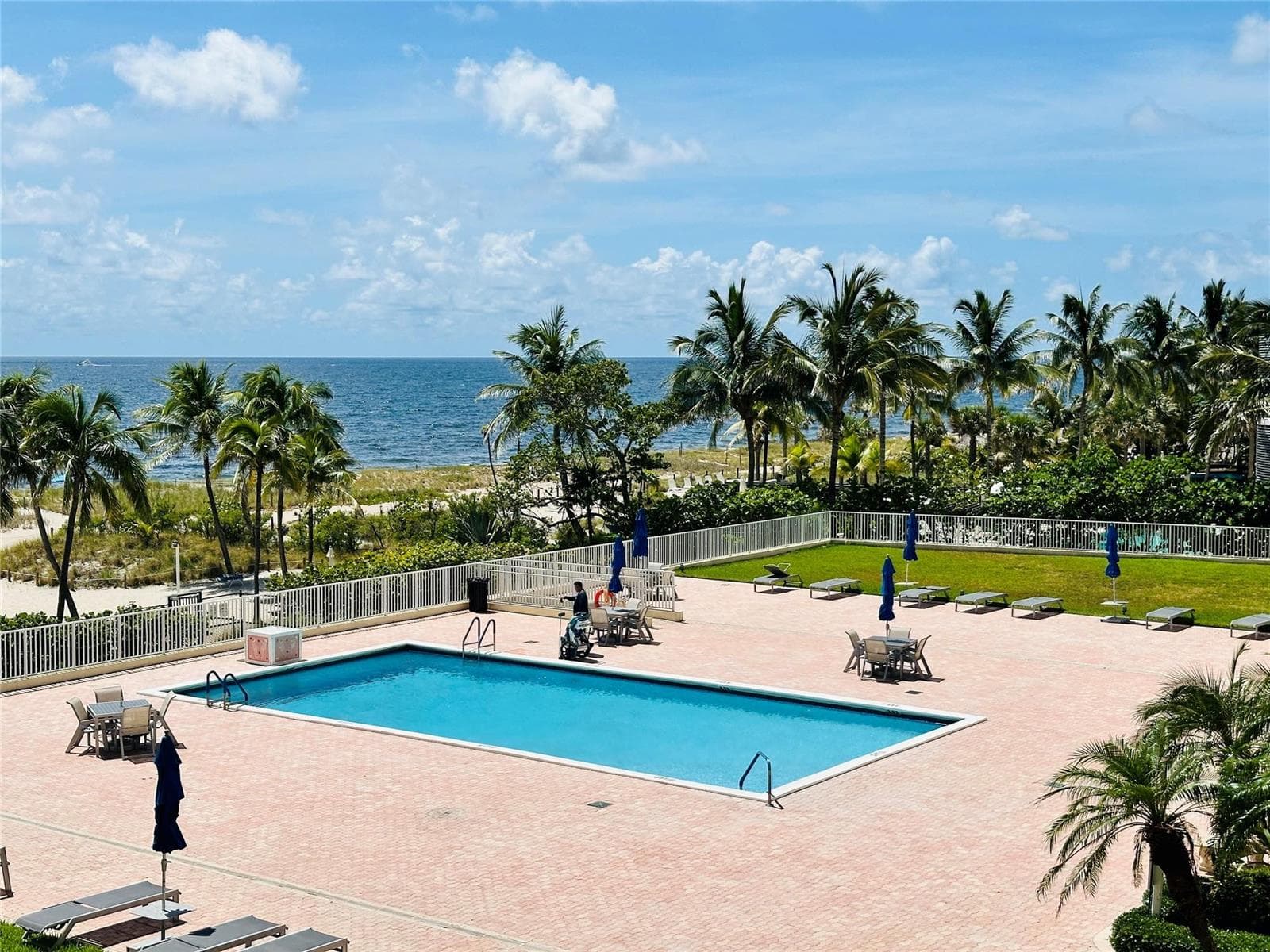 750 N Ocean Boulevard 404 photo 23