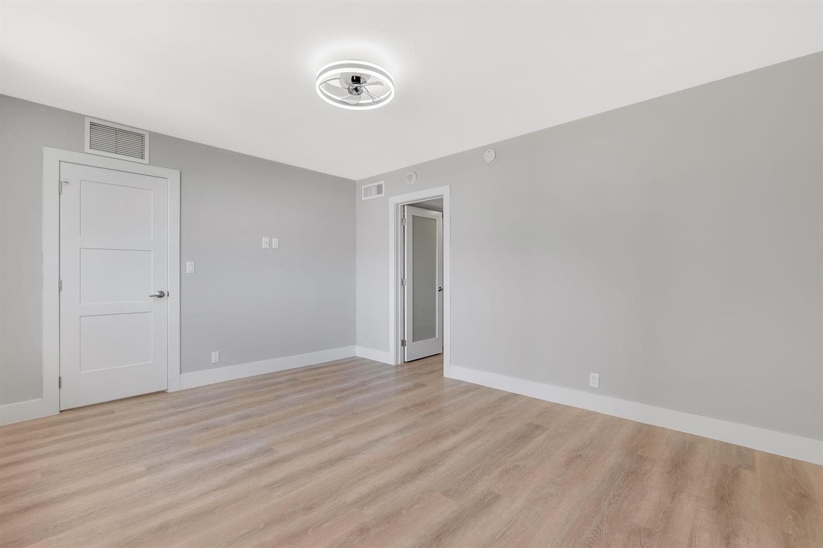 750 N Ocean Boulevard 404 photo 24