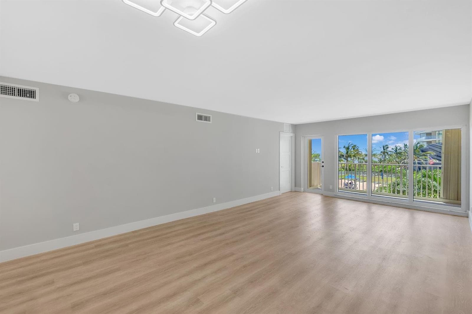 750 N Ocean Boulevard 404 photo 10