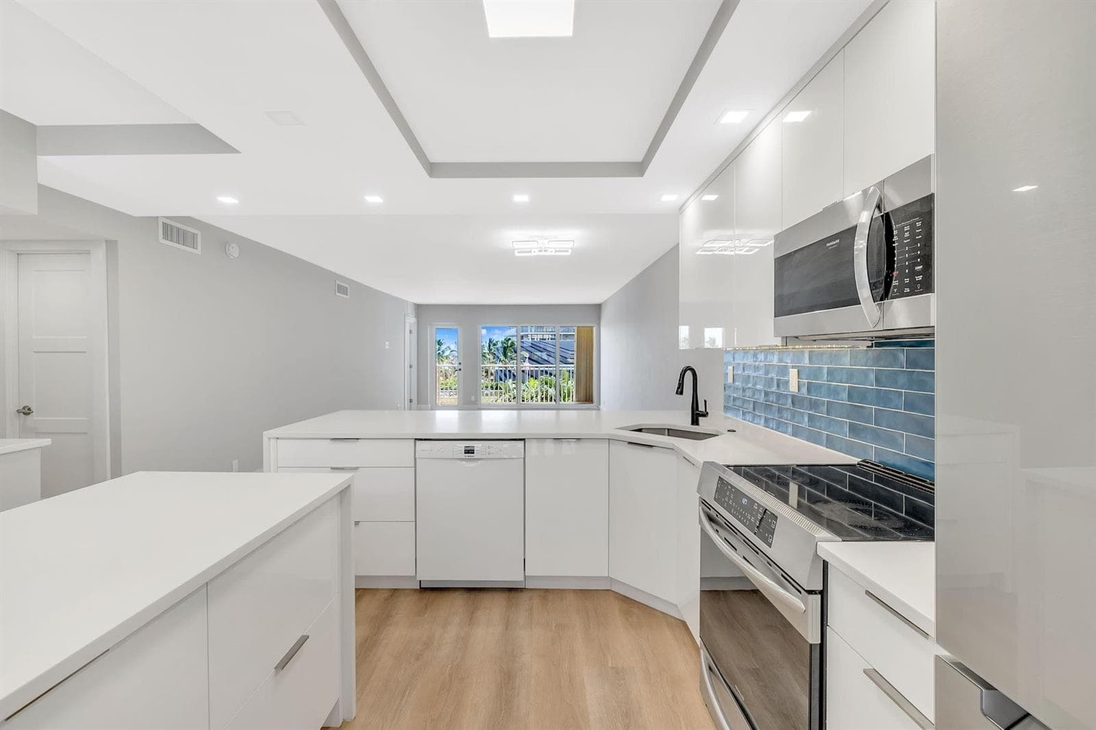 750 N Ocean Boulevard 404 photo 14