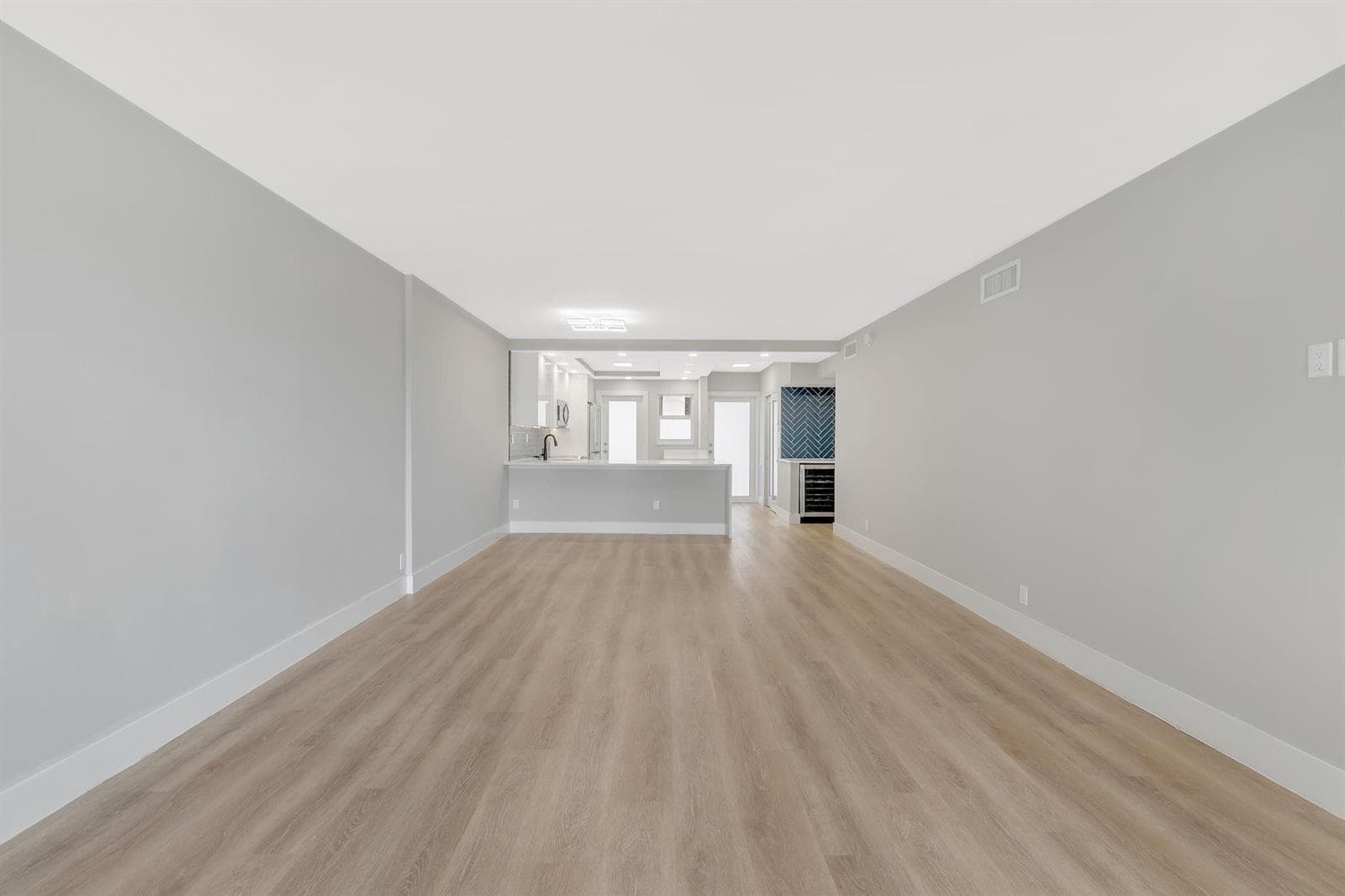 750 N Ocean Boulevard 404 photo 8