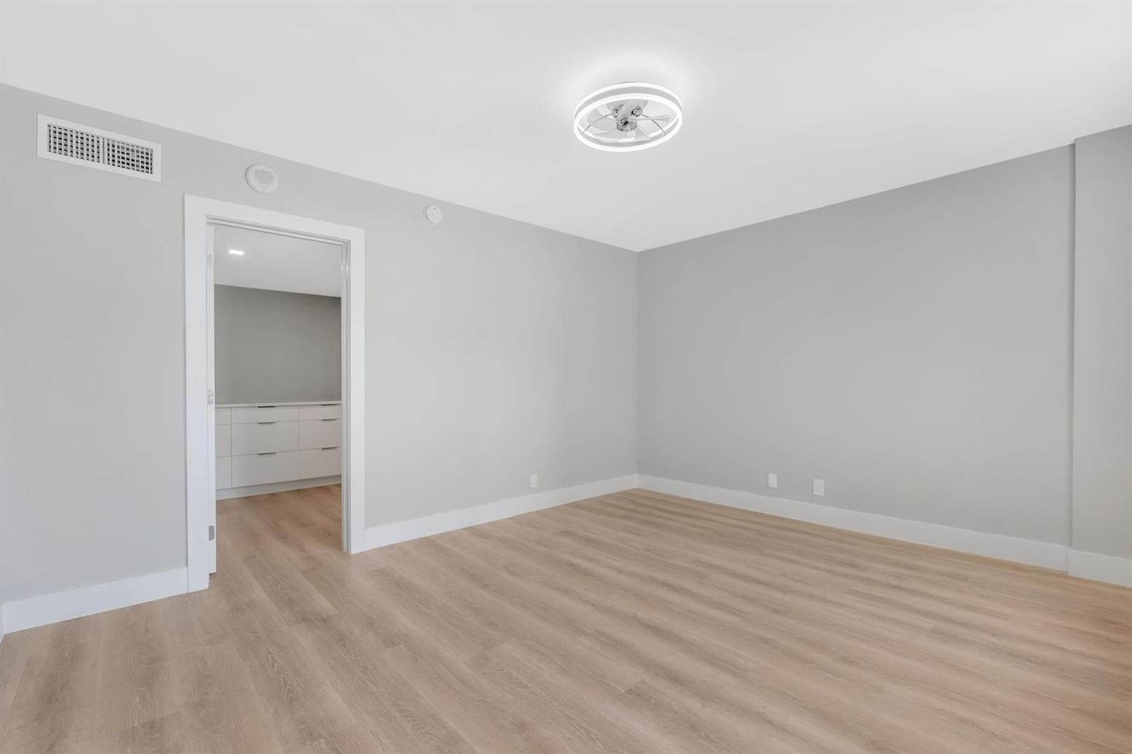 750 N Ocean Boulevard 404 photo 25