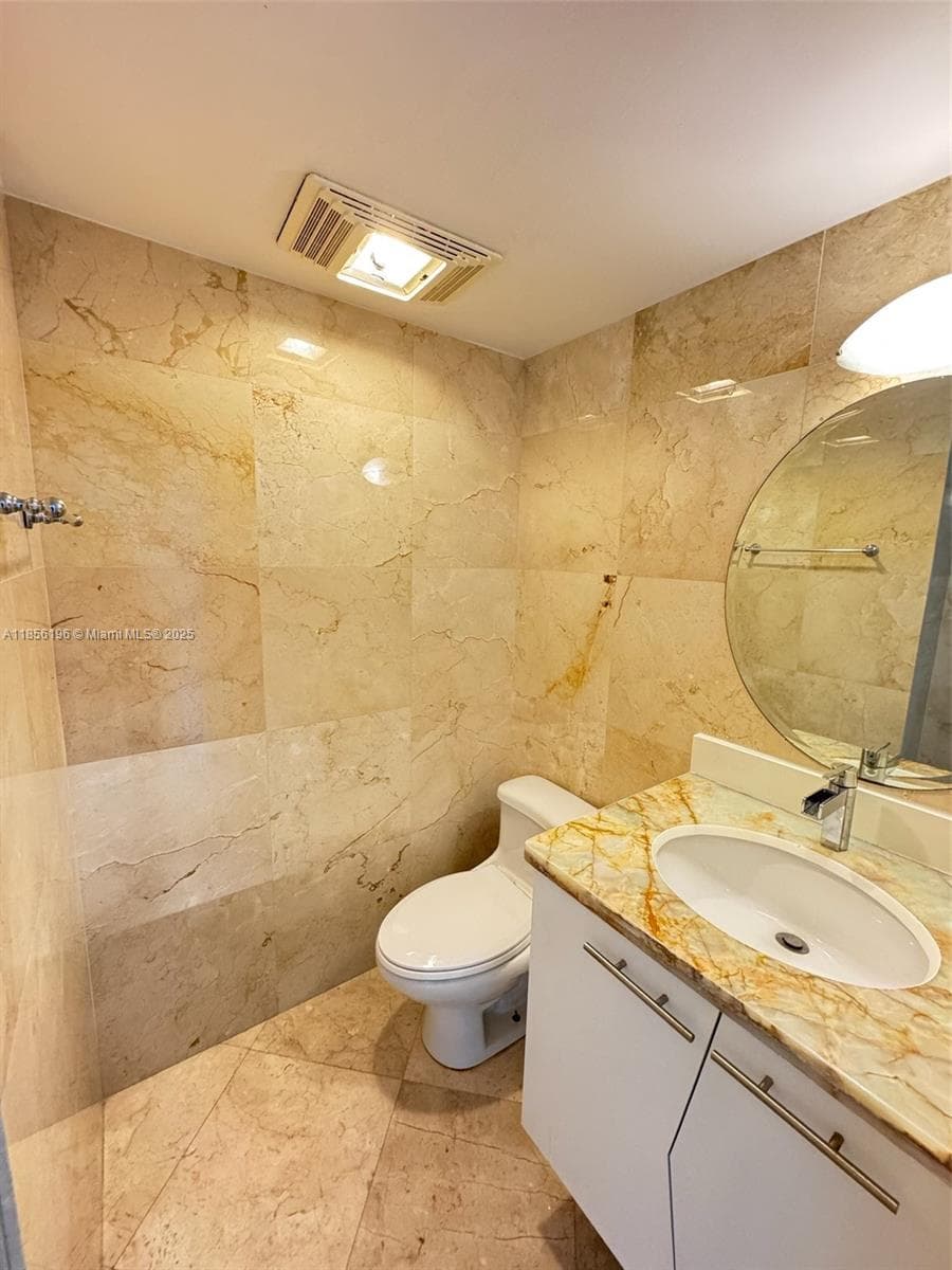 100 Bayview Dr 309 photo 14