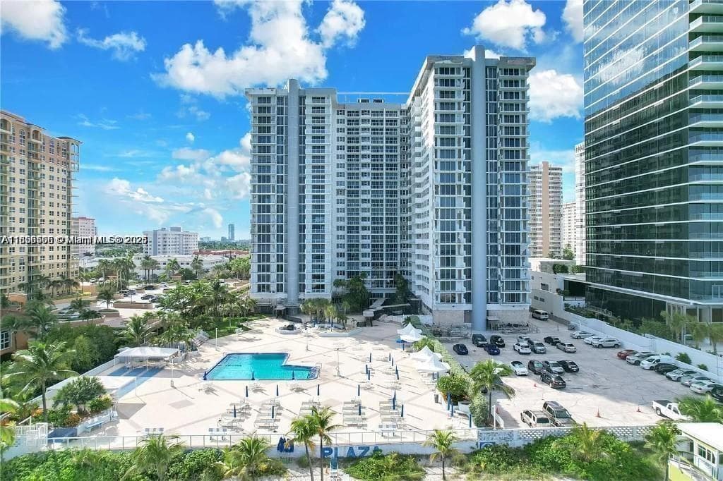 2030 S Ocean Dr 516 photo 2